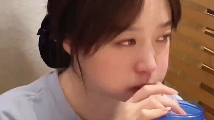 Tante penjaga asrama mengantar 200 termos air panas, bolak-balik lebih dari seratus kali, habiskan e