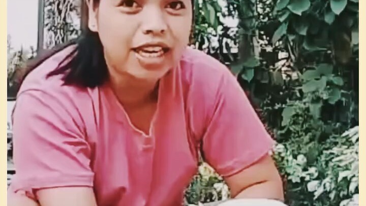 有点想我的狗狗吉吉了，它是只乖巧聪明可爱的小狗，在菲的时候是它每天围绕在我的身边，陪伴我度过孤单无聊的国外生活。每次出门回来的时候，它总会在门口翘首以盼地等着我，它不允许我的员工从我的房间拿走我任何