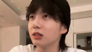 【تيان جينغجو】"مظهري ليس واضحًا جدًا، لكنه مستدير جدًا." أن يقول عن نفسه إن مظهره مستدير هو أمر لطيف 