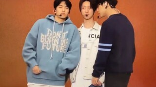 لكن بهذا الشكل تجعلان DK يبدو أحمقًا جدًا ههههههه