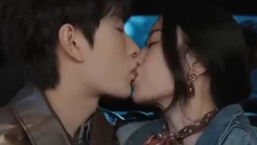 Setelah 7 tahun berpisah, CEO ingin balas dendam, tapi saat bertemu lagi ia jatuh cinta