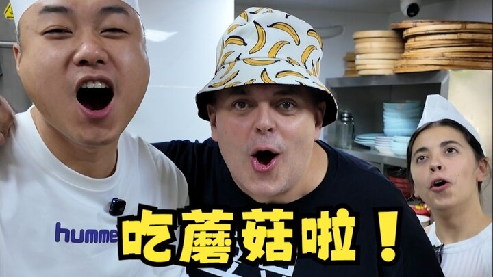 Đến Vân Nam sao có thể không ăn nấm được chứ? Một bàn tiệc nấm khiến người Tây Ban Nha phải há hốc m