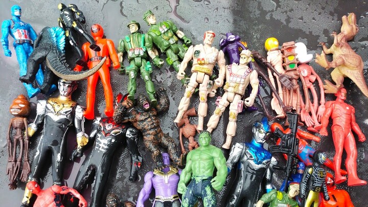 membersihkan mainan superhero, spiderman, hulk, thanos, ironman, captain america, ultraman