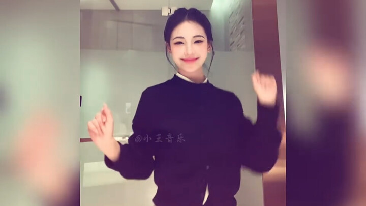 Tổng hợp thử thách nhịp nhảy vai “Forget” – mỗi người lắc vai theo phong cách riêng! “Lư Dụ Hiểu, tô