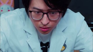当你帮你妈修手机时她眼中的你