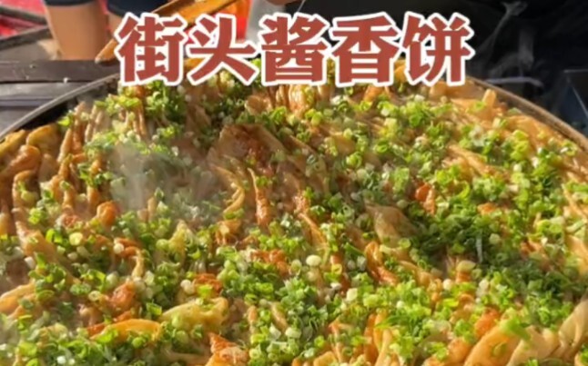 Pancake wangi dengan saus dan daun bawang yang melimpah, satu gigitan ini membuatku terpesona oleh a