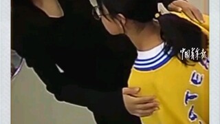 The 11-year-old daughter noticed her mother suddenly became thinner, and then...