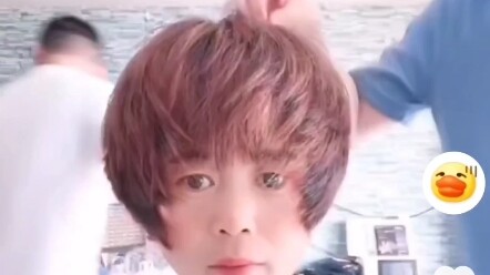 Pengusaha kecantikan online wanita di salon rambut