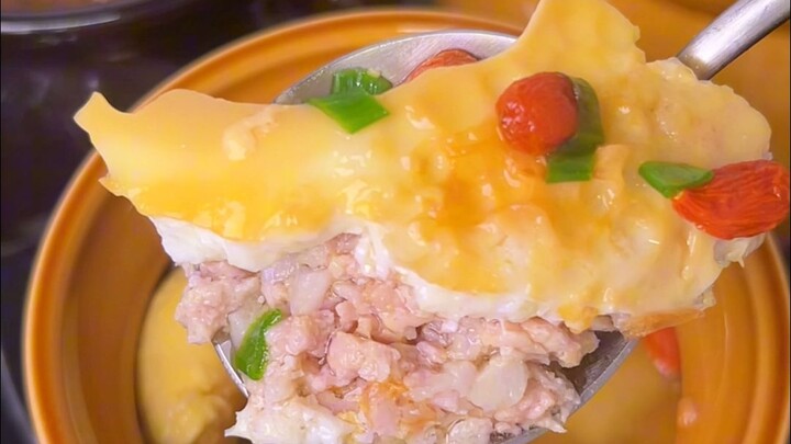 الحساء اللذيذ يُطهى على البخار يا إلهي، ما أشهى طعمه!