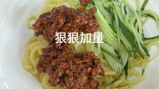 懒人炸酱面，从微波炉熬猪油开始，高配置早餐轻松搞定