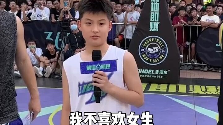 小朋友糊涂呀，等你长大了再看这个视频希望你不会后悔哈哈