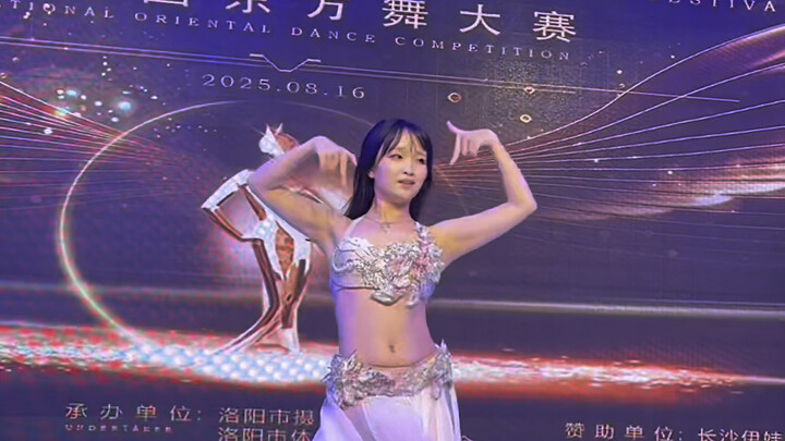 Belly dance competition judges' performance - which judge took the wrong step off the stage?