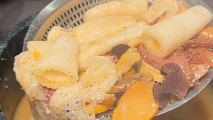 Cuộc sống không dễ dàng, mong mọi người hãy đối xử dịu dàng với nhau.
