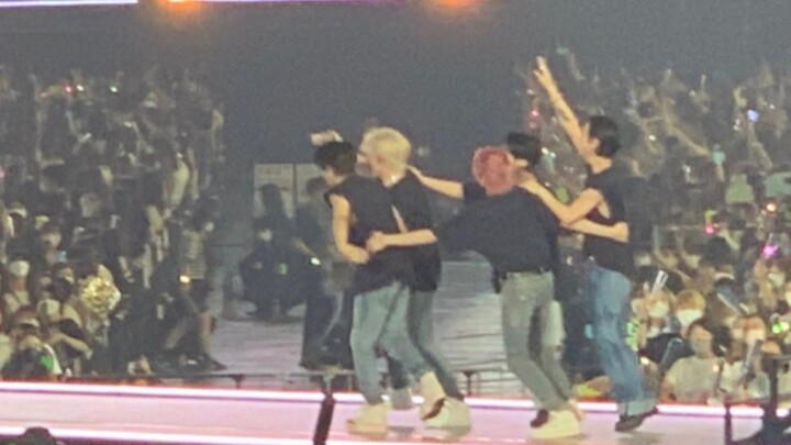 A heartwarming moment of Weiren after the family concert～