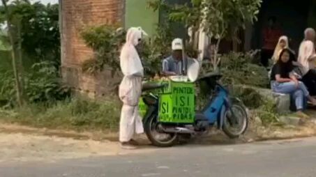 apakah ini pocong jaman now 🤣🤣🤣