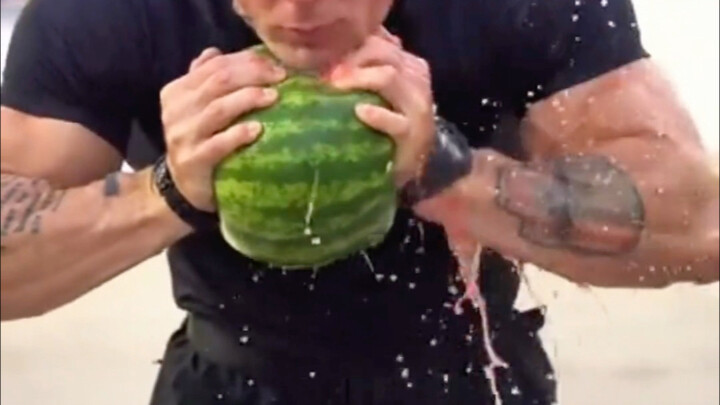 لا تتحدَّ هذا الرجل بسهولة...