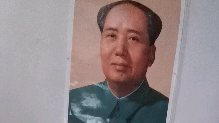 This is grandma's "idol"—please say hello!