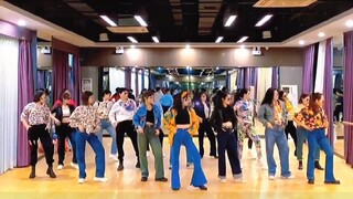 年会跳这支舞也泰裤辣 太适合年会了超燃年会舞蹈 元旦舞蹈 罗里罗索夫 年会 元旦晚会 年会创意节目 元旦舞蹈推荐 新年晚会 文艺汇演 文艺晚会 教师元旦创意节目