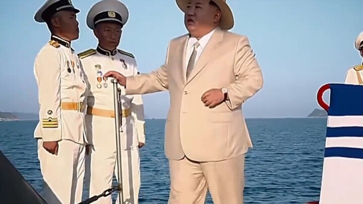 Vị tướng hôm nay đang ăn mừng lễ hạ thủy tàu ngầm! 😎