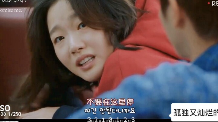 The bride took a luxury car to school for the first time, and she was extremely uneasy in front of h