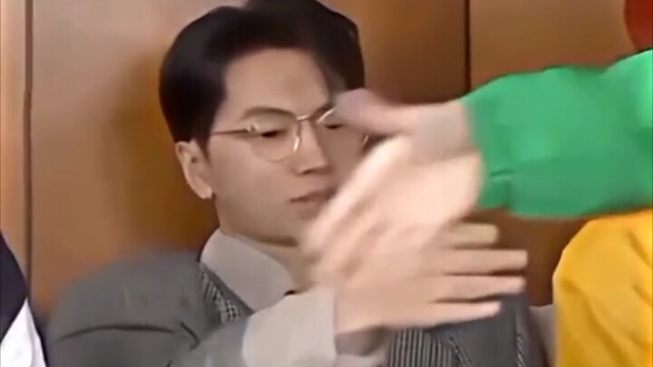 [朴综星] What if you don’t manage to shake hands with someone? Jay: Oh my gosh, don’t you know I’m a sa