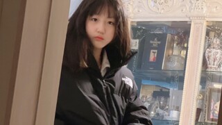 Intergenerational affection is really infuriating! If the female goose has something, I want it too!