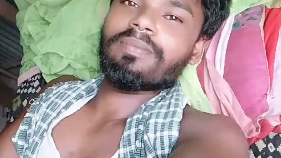 কমলাপুরের একজন তো কেউ যদি তার ভালোবাসার মানুষ পেয়ে যায় বলো পাখি কি দোষ করেছিলাম আমি
