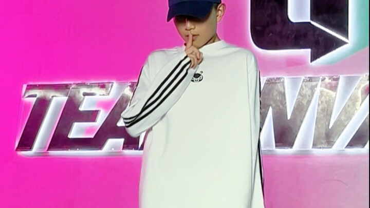 悄悄告诉大家忘动作了可以用耍酷弥补一下🙈#tina编舞