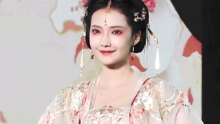 «هل هذه هي متعة الأباطرة القدماء؟ الأخوات جميلات جدًا» | الجزء الثاني من الحفلة الكلاسيكية الصينية