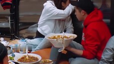 มันอันตรายมาก คนอื่นใช้ชามกิน แต่เขาใช้กะละมังกิน