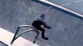 “Phật tổ ngài biết đấy, tôi trời sinh đã có khuôn mặt tươi cười ❶❺❶”