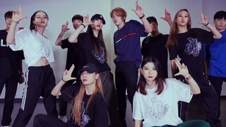 Lagu promosi TikTok Korea yang keren banget + tariannya?! Koreografi Studio Tari ALiEN Versi Ruang L
