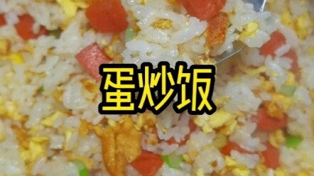 Nấu cơm chiên tại nhà sao không bị dính chảo? Cuối cùng là đảo đều cả trước sau lẫn trái phải một ph