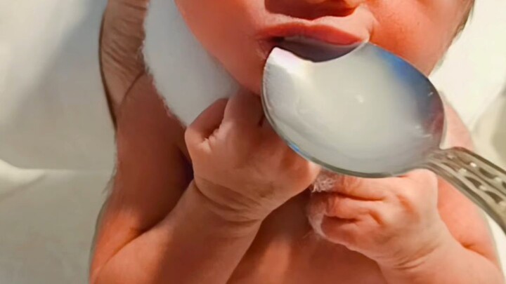 spoon feeding 4 days male baby