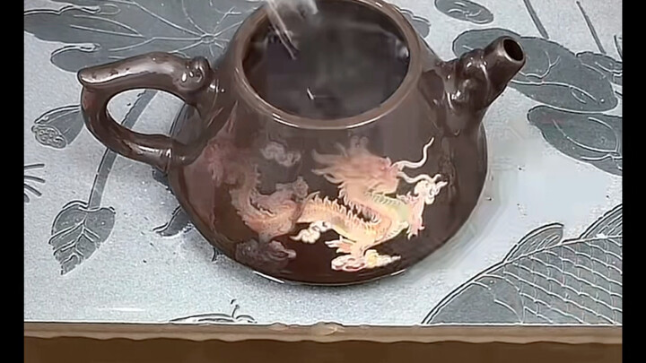 ดูมาทั้งคืน ในที่สุดก็รอจนเจอ! กาน้ำลายมังกรฟีนิกซ์เปลี่ยนสีเมื่อโดนความร้อนและหยุดไหล! ขึ้นรถเลย!