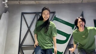 开小灶学习BJ85 ↓蹦就蹦最嗨的套路俩小时还是会忘动作但瑕不掩瑜瑕不掩瑜嘻嘻[大笑]