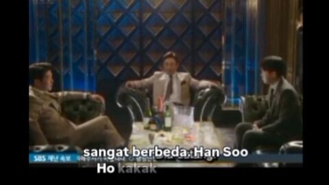 Dua wajah sama persis, tapi hidupnya beda dunia! 😱Satu hakim tegas taat aturan, satu lagi preman