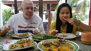 แกงอ่อมไก่ใส่ฟักทอง ตำถั่ว ไปทำบุญที่วัดเที่ยวภูพระบาท Yummy Curry Chicken with Pumkin