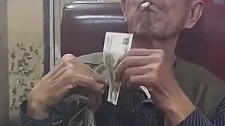 العم الثاني يكون هكذا كلما يفرط في الشرب...