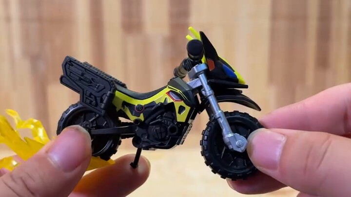 Zero-One, Kuuga, dan penggemar lainnya bergembira! Cat detail, sabuk sudah direstorasi sepenuhnya! U