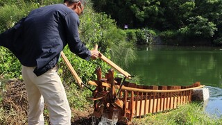 The wisdom of the ancient folk. An elderly man builds an intricate cart!