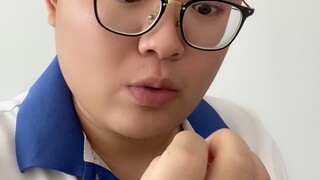 小时候的指甲被牙啃的参差不齐