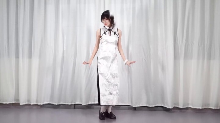 The cheongsam beauty❀painted this picture for the gentleman❀