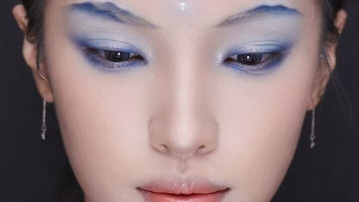 Water’s rippling eyes, mountains’ furrowed brows