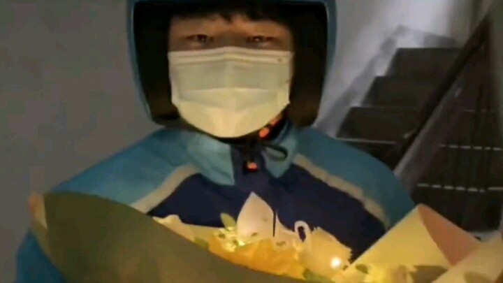 Valentine’s Day: Girl Opens Door to Grab Her Delivery—Then Gets “Crushed” by the Delivery Guy!!!