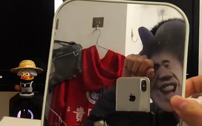 “On How Older Fans Are Selling ‘Kun Liu’ Merch” #CaiXuKun