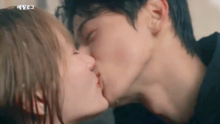 อ๊ากกก ฉากนี้ฟินเกินไปแล้ว ทั้งหัวเราะไปด้วย ทั้งจูบกันจนขาสั่น โดนใจสุดๆ