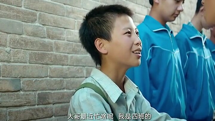 Dulu waktu kecil aku juga pernah dibawa masuk ke gang sempit dan uangku dirampas. Besoknya aku jadi 