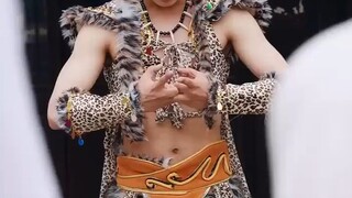 ยาจกใช้นิ้วทะลวงฟ้า แต่มิคาดได้เทพธิดาสวยหล่นลง_