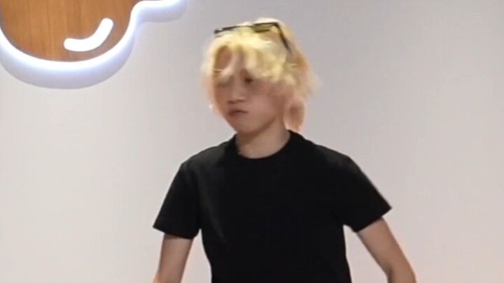 Hari ini ganti suasana nih buat para penonton